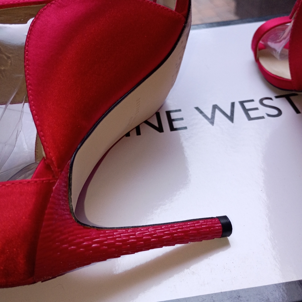 Nine West DENITA OPEN TOE PUMPS  Heels Size 6.1/2.Like New - Picture 7 of 8